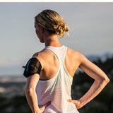 THIS ARMBAND KEEPS YOU HYDRATED ON THE GO